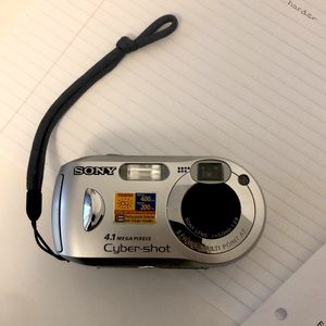 Sony Cyber-Shot DSC-P43 camera